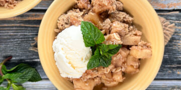 Old Fashioned Apple Crisp with Oat Topping