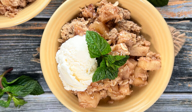 Old Fashioned Apple Crisp with Oat Topping