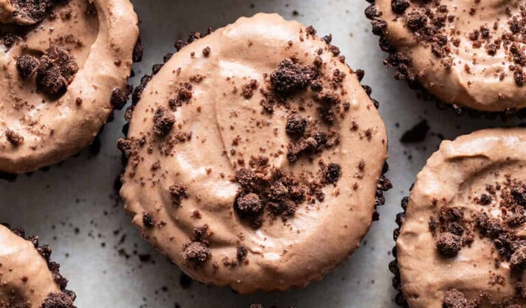 High-Protein Thin Mint Chocolate Mousse Cups